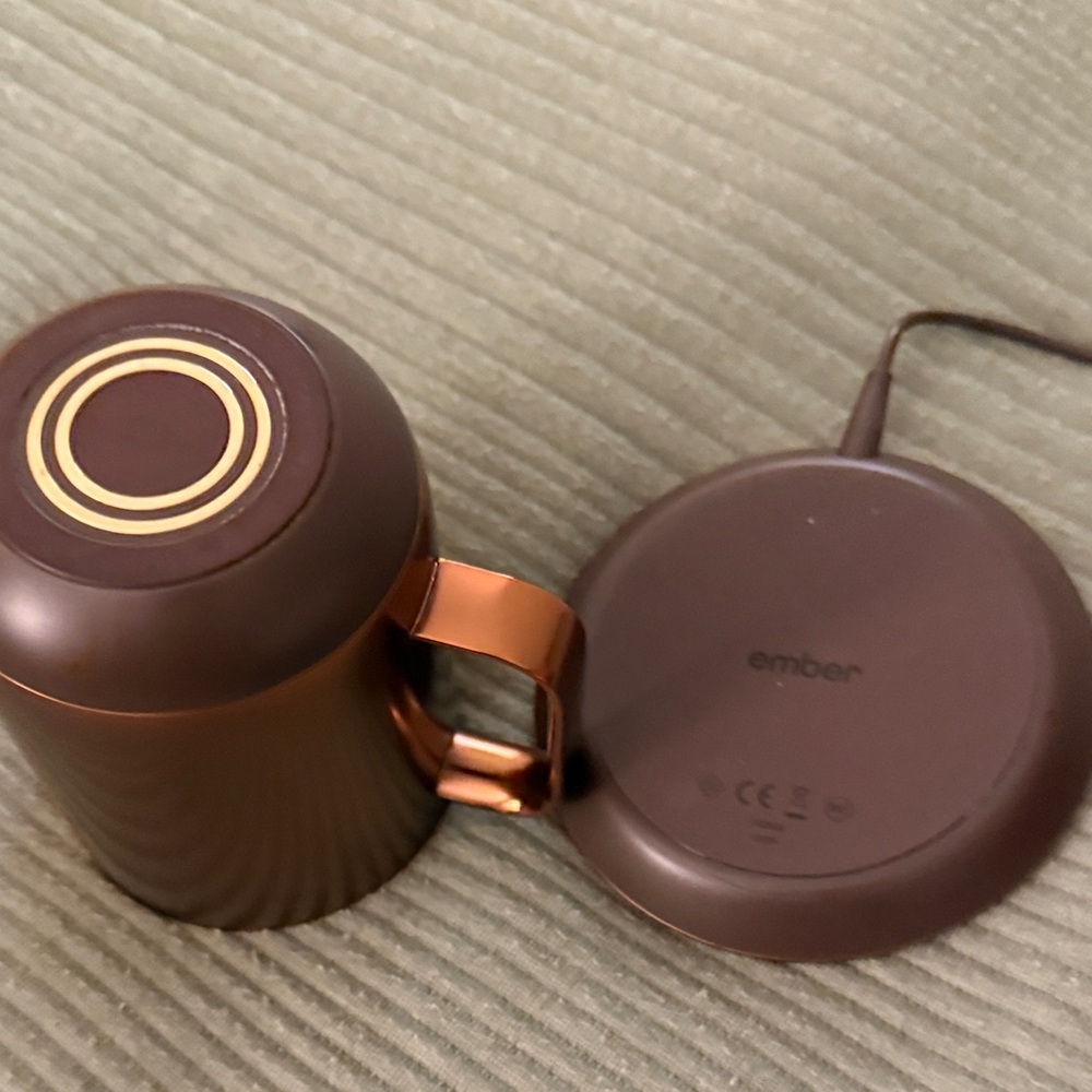 Ember Copper Mug with Charging Plate - Picture 5 of 6